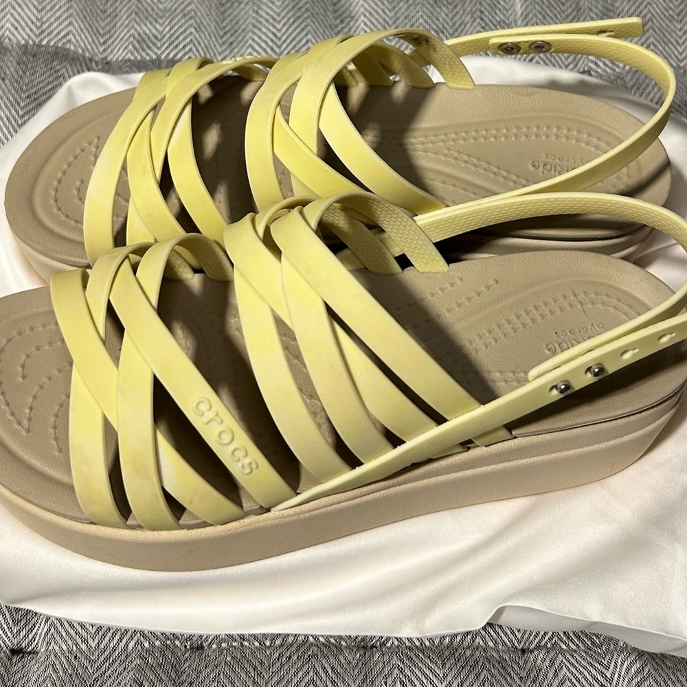 CROCS Women's Lemon Strappy Sandals
